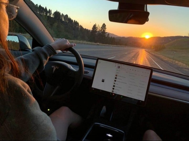 Tesla_flex_'s tweet photo. Be honest…
If money wasn’t the issue, would you own a Tesla? 👀
#TeslaMotors #DreamCar #EV https://t.co/jV80pmKQyT