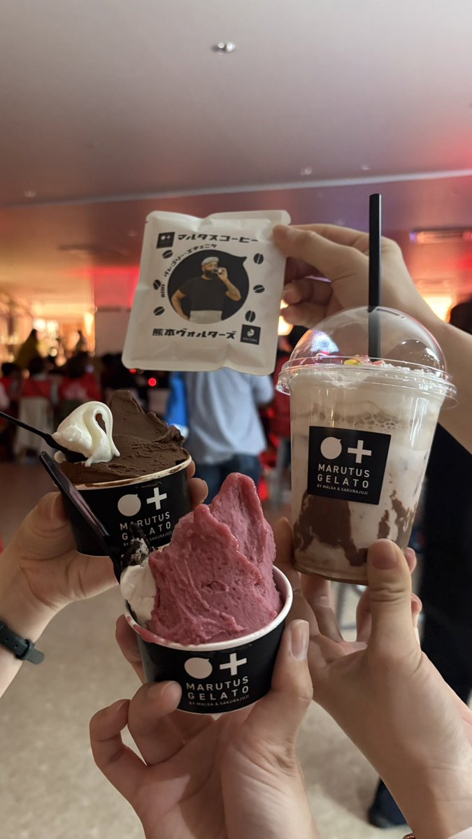 vol_saku's tweet photo. 冷たいジェラートとドリンクでエネルギーチャージ完了!🍑🍫
これを食べて、全力応援でいきましょう!
絶対勝つぞー!🔥
📍メディメッセ桜十字(サンリブシティくまなん3F)
#熊本ヴォルターズ🆚福島ファイヤーボンズ
#優勝するヴォー!
#Yeeeeeah! https://t.co/QHeqp1Pqt5