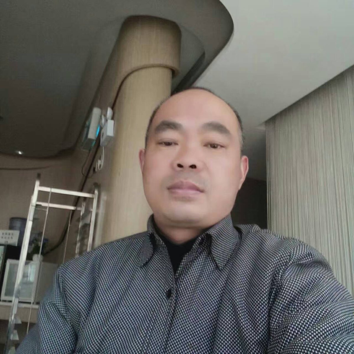 Robin1956480's tweet photo. 骚灵大叔 https://t.co/HTFsGQFZ5s