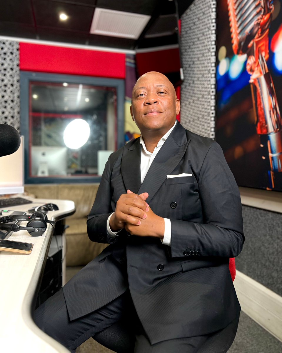 gagasifm's tweet photo. Phumani ezingubeni, isonto seliqalile laph’ emoyeni! ⛪️ Sivala izinhlupheko zeviki, ngengoma yokholo egijima egazini. ✨🙏🏾

☎️: 0861596596
📱: 063 839 9959
🌐: Stream online: https://t.co/ZxWJ2KcXiv
📲: Listen via the Gagasi FM App

#SundayDevotion
#GagasiFM
#TheSoundOfKZN https://t.co/eGnS23ccwh