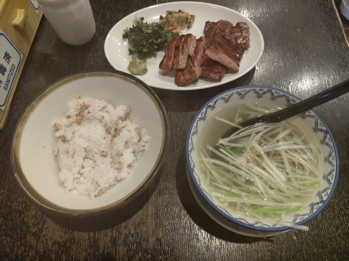 テル tweet media