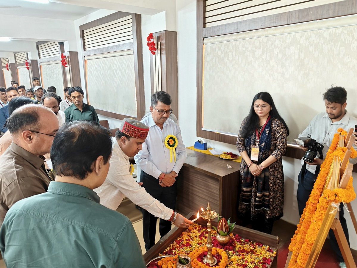 ShodhCG's tweet image. SHoDH Chhattisgarh organized a State Level Workshop on “Role of IKS in Research Development” at Dr. CVRU Bilaspur.

A meaningful step towards integrating Indian Knowledge Systems into modern research.

#IKS #SHoDH #Research #Chhattisgarh