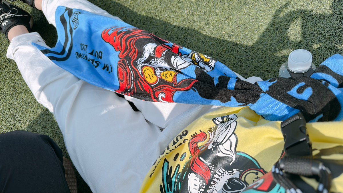 mi_ta56's tweet photo. SPYAIR最高でしたー！
沢山人入ってて、グッズもめちゃ並んでて嬉しい！

#SPYAIR #JAPANJAM https://t.co/ZqEUhybynH
