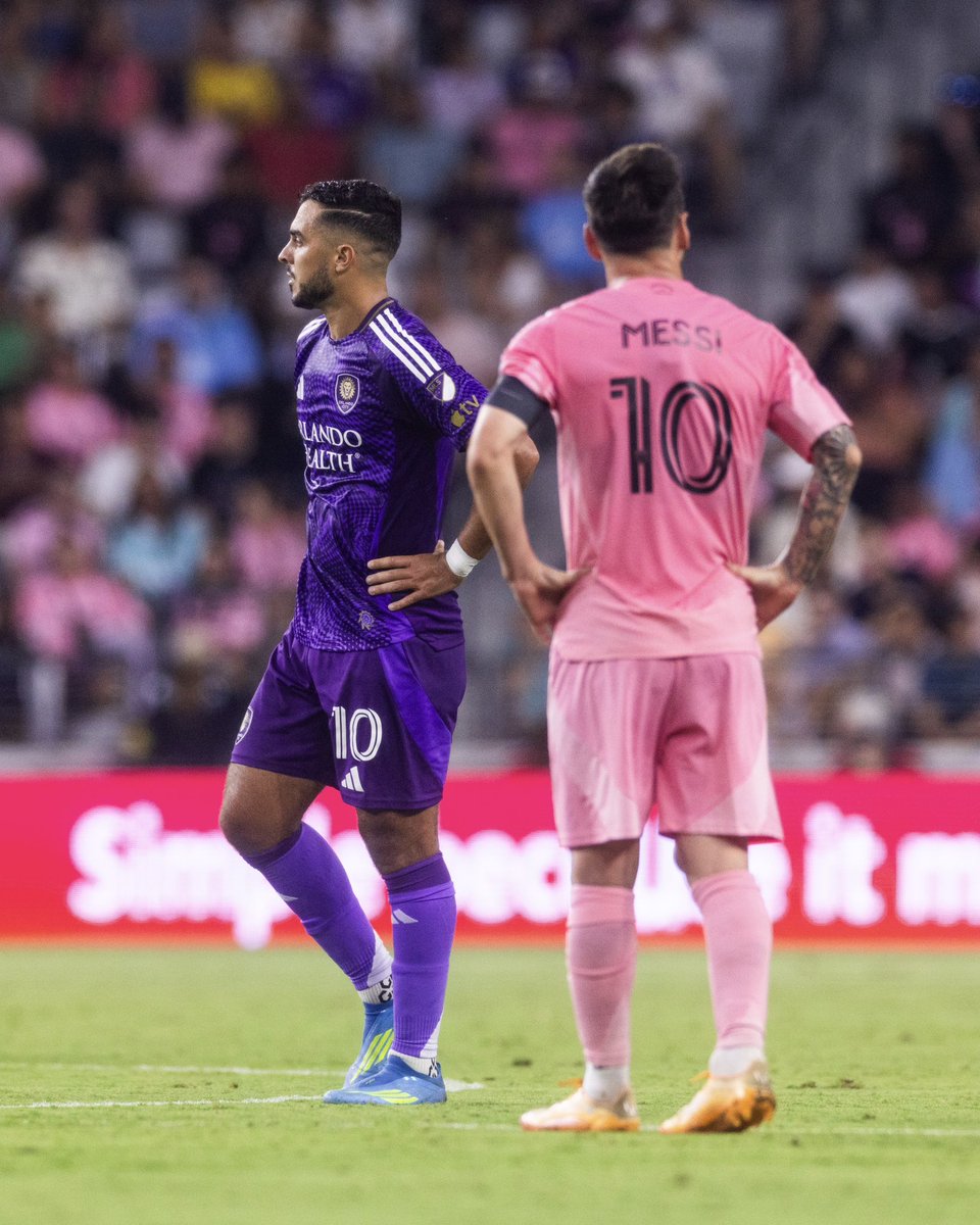 Both are Argentine
Both wear the number 10 jersey 

But only one scored a hat trick while the other bottle 3 goals lead 

I didn't mention names sha