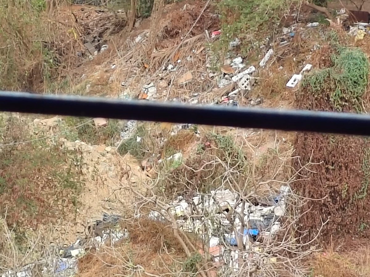 Loksarita2009's tweet photo. @mybmc @mybmcWardKE @AshwiniBhide @KiritSomaiya Land grabbing going on, hills behind Prime Academy School Marol or RG Plot behind Lok Sarita Building. Are these dumplings allowed ?? @mybmcSWM Pls take some action as these are stinking and soar sight. https://t.co/j546ALeVLc