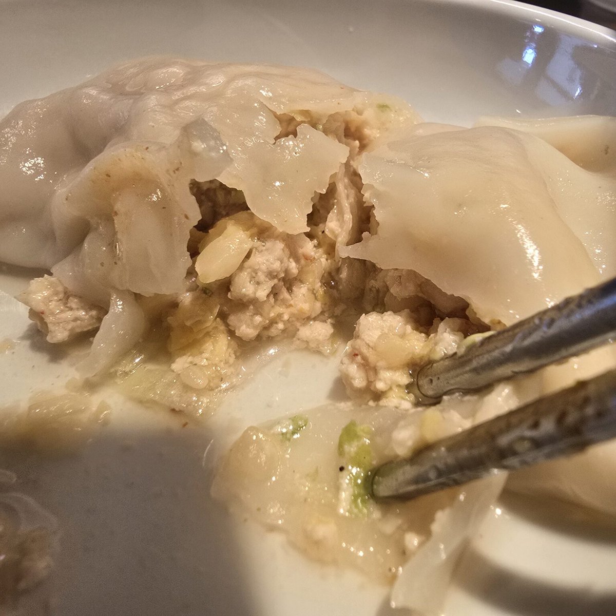 dongwoninflu's tweet photo. 【ミピルダム】韓国ソウル旅行グルメ
미필담
ミシュラン入り
北からの手作りキムチ王餃子スープ
12000ウォン
ゆで豚を食べてみたよ
あっさりとしたスープ
大きい餃子
韓国ソウル旅行
GWゴールデンウイーク
いってみてね
詳細👇
https://t.co/P3P73fUclX
📍서울 마포구 합정동 370-4 https://t.co/Fr6KaMZx8T