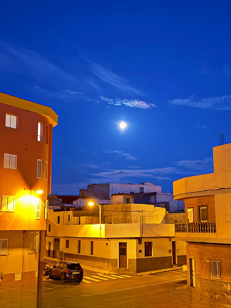 mycanaryislands's tweet image. ¡Buenos días Canarias!

#morningvibes #sabado #moon #luna #bluesky #azul #maspalomas #grancanaria #canarias #lanzarote #fuerteventura #tenerife #LaGomera #LaPalma #ElHierro #spain #españa #mycanaryislands #fblifestylechallenge