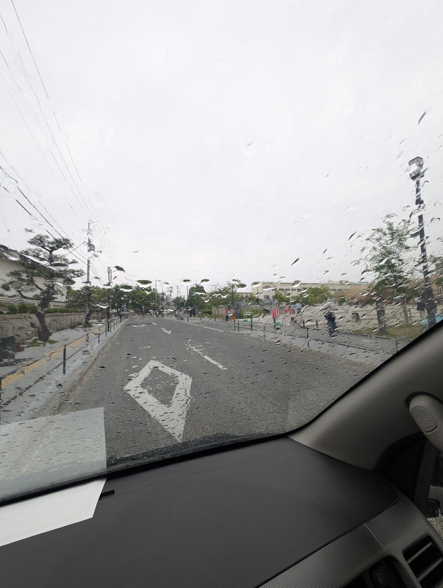teamriyo's tweet photo. 高槻…雨降ってきました。 https://t.co/YoQNhn9g5A