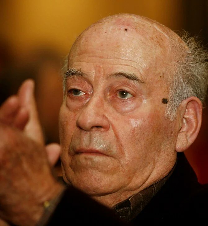 Σαν σήμερα 3 Μαΐου το 2011 έφυγε από τη ζωή ένας σπουδαίος και ξεχωριστός κωμικός ηθοποιός, ο "καλός μας άνθρωπος", ο Θανάσης Βέγγος.
"Δεν έχω χρόνο να μισώ αυτούς που με μισούν, γιατί είμαι απασχολημένος αγαπώντας αυτούς που με αγαπούν."