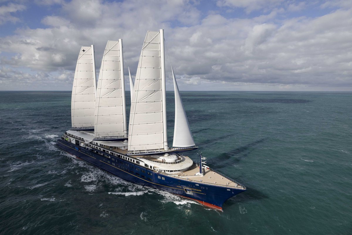 fredericvasse's tweet photo. Un nouveau génie de l’Atlantique.
Hier, l’Orient Express des mers a largué les amarres.
La propulsion vélique incarnée par ces 3 gréements magnifiques est une révolution. Par la force du vent, 15000 tonnes de #savoirfaire nazairien sillonneront les mers. 
#Fierté #SaintNazaire https://t.co/fuhPDCsxSN