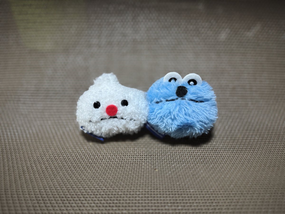 ぬいぐるみ予約完了以降
先々の予定を加味して
自粛して
映像だけで愛てたけど
昨日、欲しかったヘアクリップガチャ見つけて
グッと我慢して
2回だけ回した(我慢した)
スンスンとノンノン出たのうれしいぃ
お口開けてるスンスンとゾンゾンも欲しいぃ

#スン活 #パペットスンスン