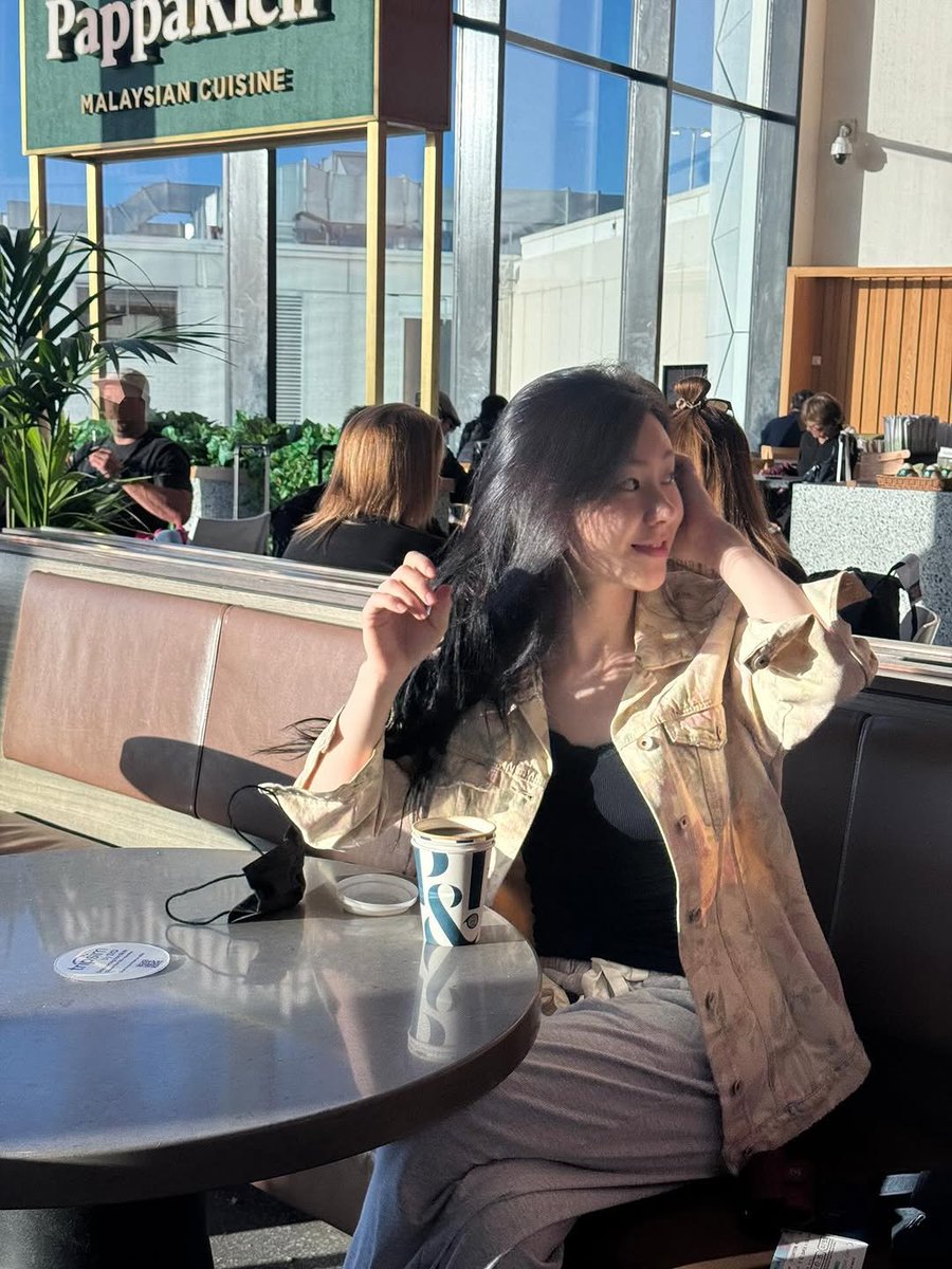 saintdolle's tweet photo. I think I’m at my happiest when the sun is hitting just right and I have a warm drink in my hands. nothing beats the feeling of getting lost in the city and finding the perfect sun-drenched spot to rest, so I think I’ll stay in this daydream a little longer. ☕☀️ https://t.co/MzI8GUKoTi