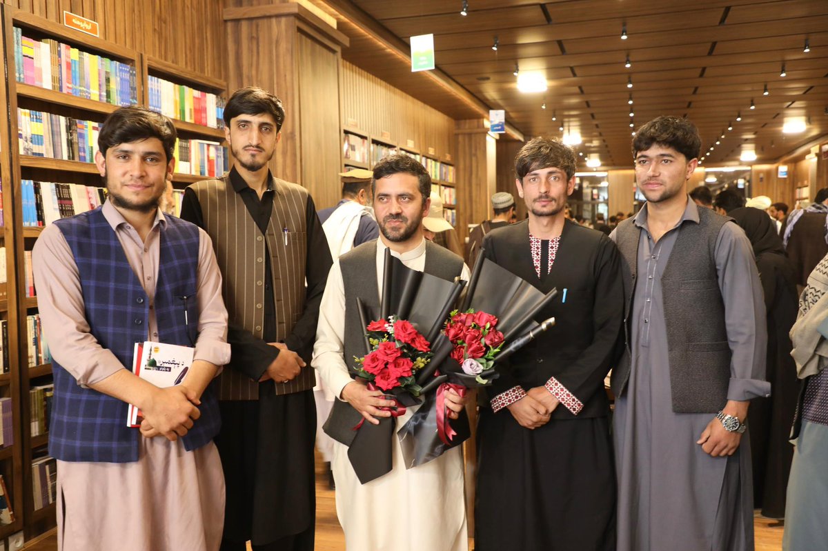 Aksos Book Store tweet media