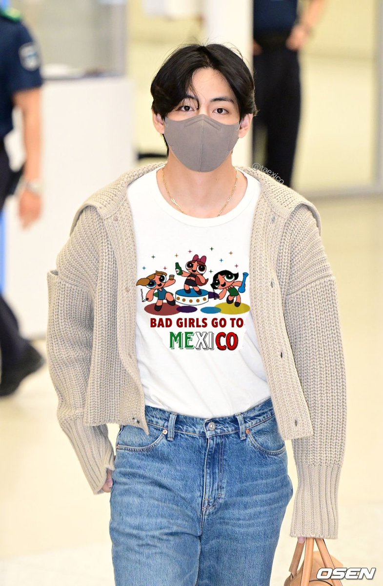⋆ tweet media