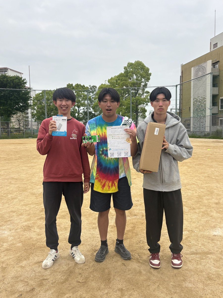 あきと tweet media