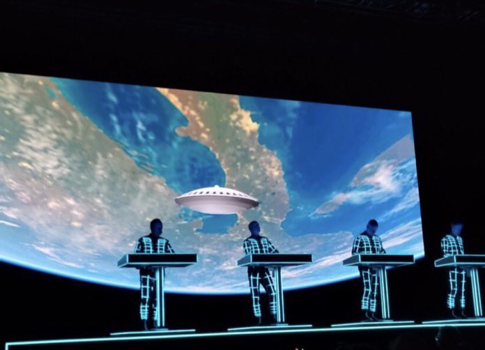 rd_labo's tweet photo. Zepp 名古屋 KRAFTWERK MULTIMEDIA TOUR 2026 感想など
https://t.co/zsAOcteiDE
初めてのライブ経験がkraftwerkというのもなかなかないパターンかもしれないが、おそらくリーダーのRalf Hütterは80歳近く。であれば今回のツアー色々な意味でラストチャンスかもしれないということで参加しました。 https://t.co/Fi9Y1eNXOk