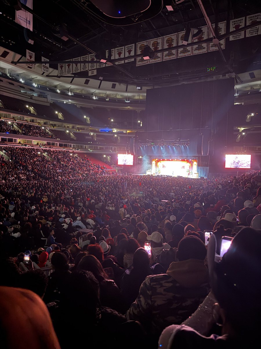 TheChiraqGamer's tweet image. #kattwilliams #goldenage tour was packed, united center was full funny asl @KattWilliams