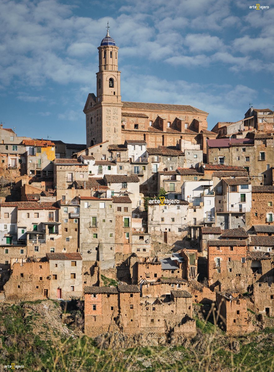 Hoy viajamos hasta uno de los pueblos más bonitos y desconocidos de Aragón.
Se trata de Moros (Zaragoza) que fascina con su pintoresco caserío, dispuesto en terrazas sobre un escarpada ladera.
⬇️⬇️⬇️
arteviajero.com/articulos/moro…
#BuenosDias #FelizDomingo