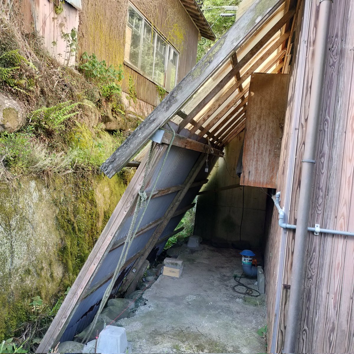 coffee_reminton's tweet photo. 大雨の中、トタンを打ち付けて締めとしました。
DIYの軌跡

そんなこんなで5月10日(日)10:00〜17:00は店舗営業日です🈺
間隔が空いたので6銘柄ほど準備してお待ちしてます☕ https://t.co/kNM3XVnaQY