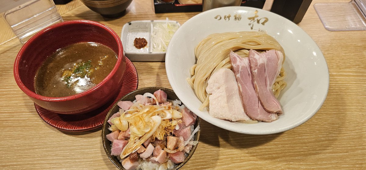 ユージ tweet media
