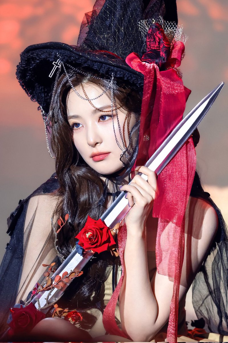 i love seulgi cosmic in eyes😘🐻👰‍♀️🇰🇷 tweet media