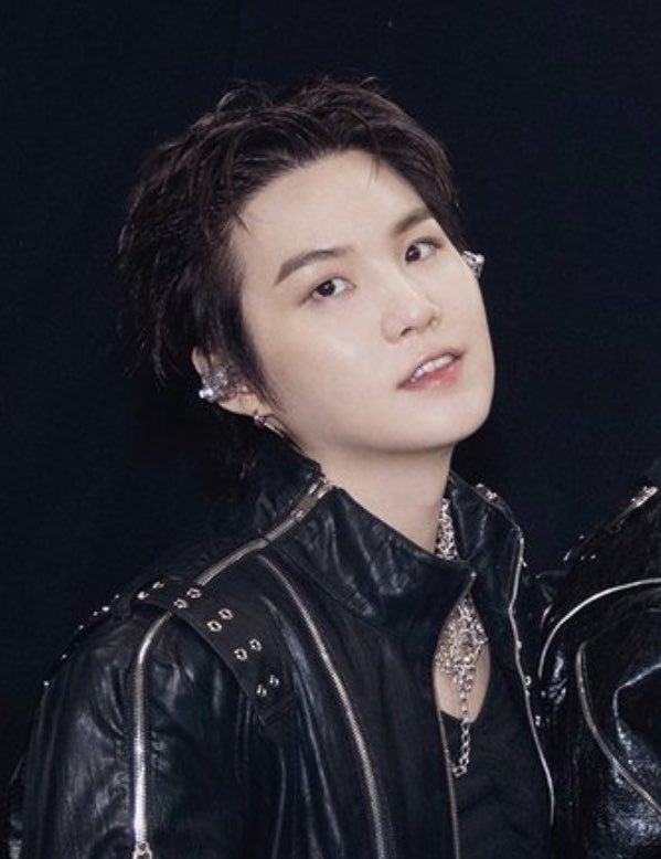 CYPHERS_DDAENG3's tweet image. tilt to the left , tilt to the right 🤭😙