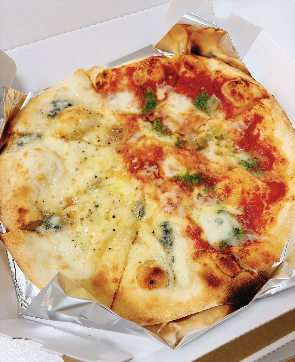 山奥のパチンコ店⛰️

小さな町だからこそできることを。

プリンス21では
地元飲食店さんとコラボした
販売企画を継続してます🍽️
地元応援📣

本日は町のイタリアンとコラボ🇮🇹
焼きたてピッツァ販売🍕

遊んで、食べて、また遊ぶ。
そんな一日もアリです😊

タイミング合えばぜひ🍕✨
