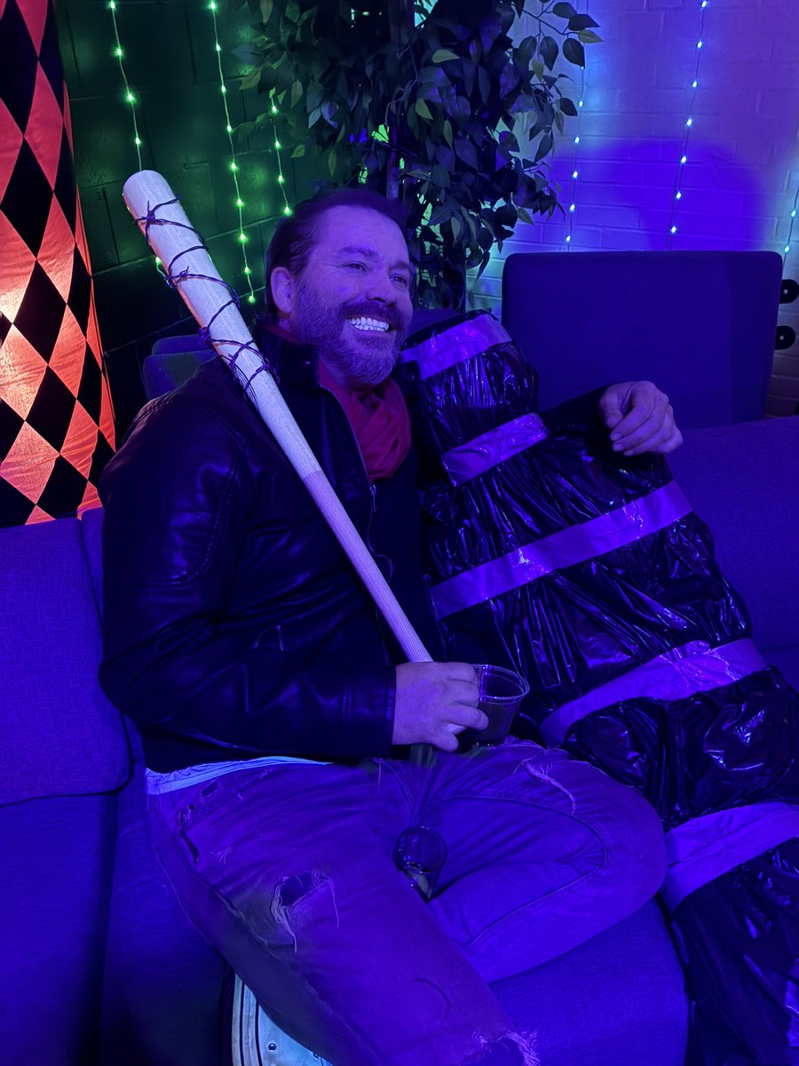 EthanLucas_com's tweet image. When you realize that Ethan Lucas at a costume party, as Negan, is also NEGAN…because we’re already in the Zombie Apocalypse…

#WWG1WGA
