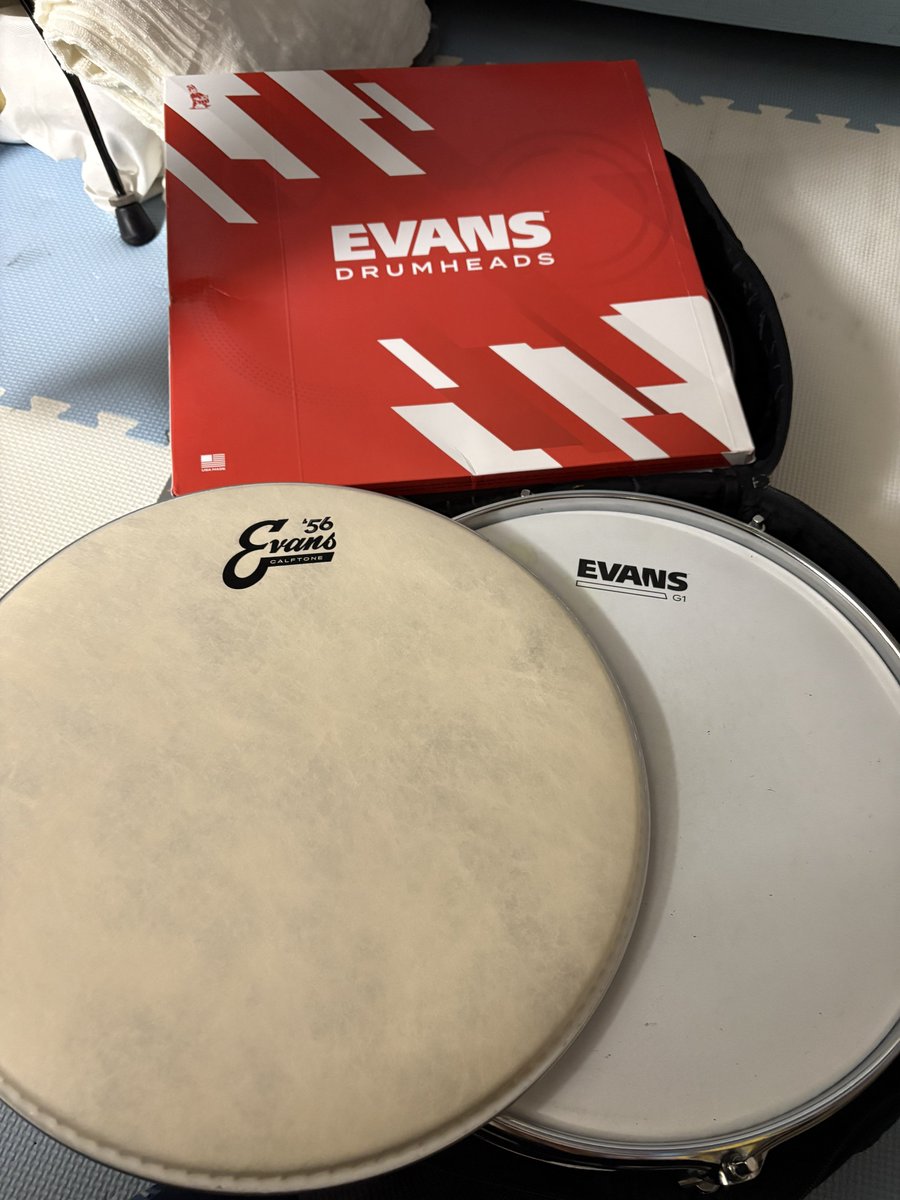 HITSUTA's tweet image. 昨日イケシブで手に入れたヘッドとシート🥁
午後からリハ頑張るぞい💪
#drum #drummer #music #drumlife #drums