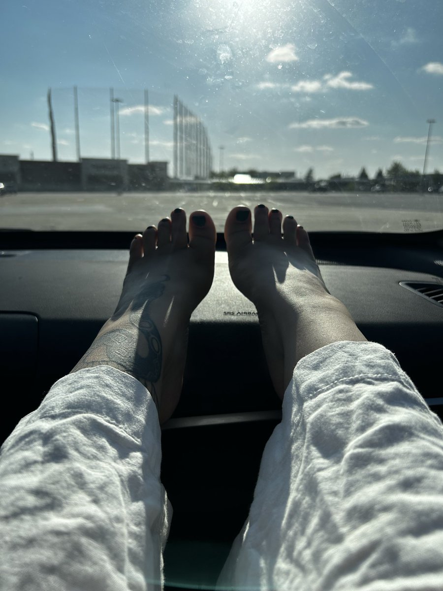 Feetfet tweet media