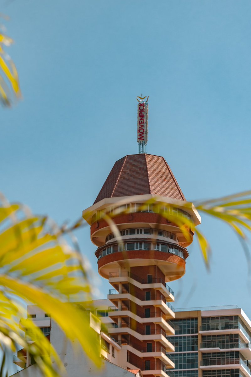 BuildersCK's tweet image. Mövenpick Hotel &amp;amp; Residences Nairobi, a design that continues to stand out in Nairobi’s urban landscape. Modern construction is not just about height, but about creativity, precision, and experience. 🏗️✨
#Construction #Architecture #Engineering #Nairobi #UrbanDesign