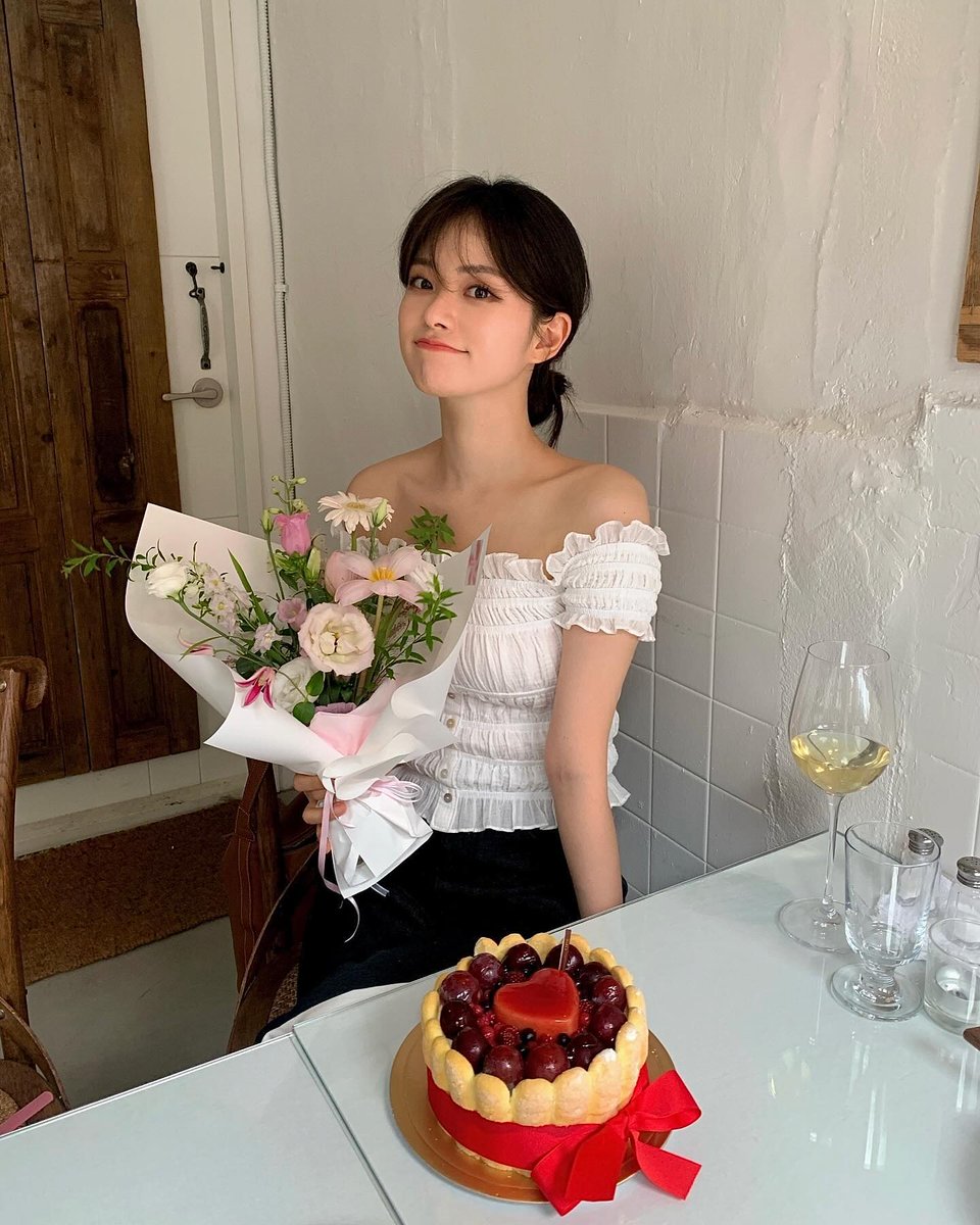 Selena Gomez tweet media