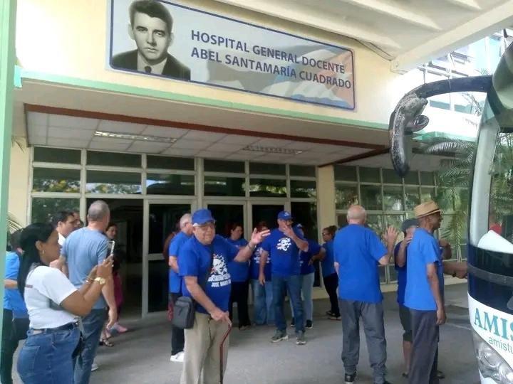 Excelente encuentro con integrantes de la Asociación José Martí de Estados Unidos en el hospital Abel Santamaría Cuadrado.
Fue entregado un donativo de insumos médicos.Gracias en nombre del pueblo pinareño.
#PinardelRio,#CubaPorLaVida