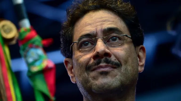 🚨 ESCÁNDALO

CNE abre indagación contra Iván Cepeda por financiación irregular.

Una litografía de Barranquilla (SAMAT PUBLICIDAD) aportó $609 millones y su representante legal otros $116 millones a su campaña en la consulta del Pacto.

Claramente superan el límite del 10% de