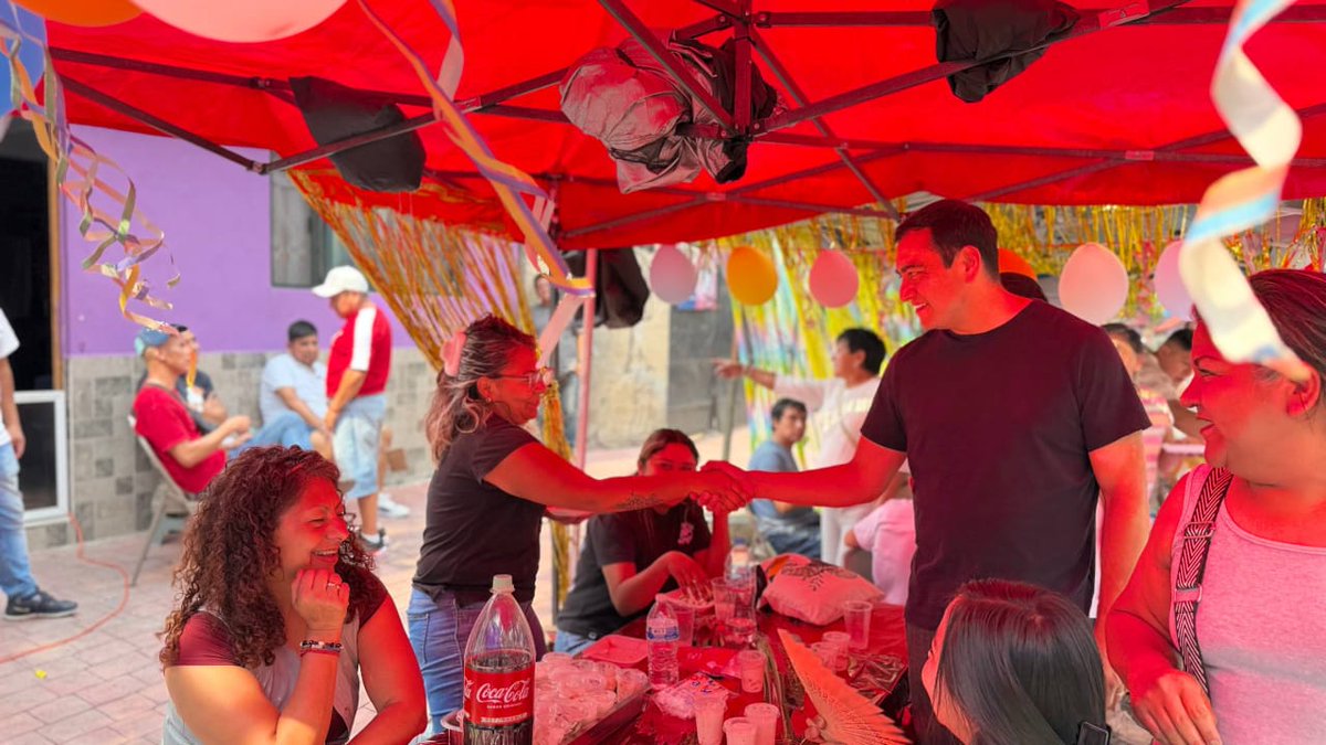 cesar_m_garrido's tweet photo. Nos reunimos con familias de Miguel Hidalgo.✨

Entre risas, juegos y antojitos, revivimos la alegría de las tradicionales kermeses.

Gracias por la invitación a celebrar el Día del Niñ@.

¡Vivimos una tarde llena de sonrisas que disfrutamos al máximo! 🎈 https://t.co/h8xngVFXd0