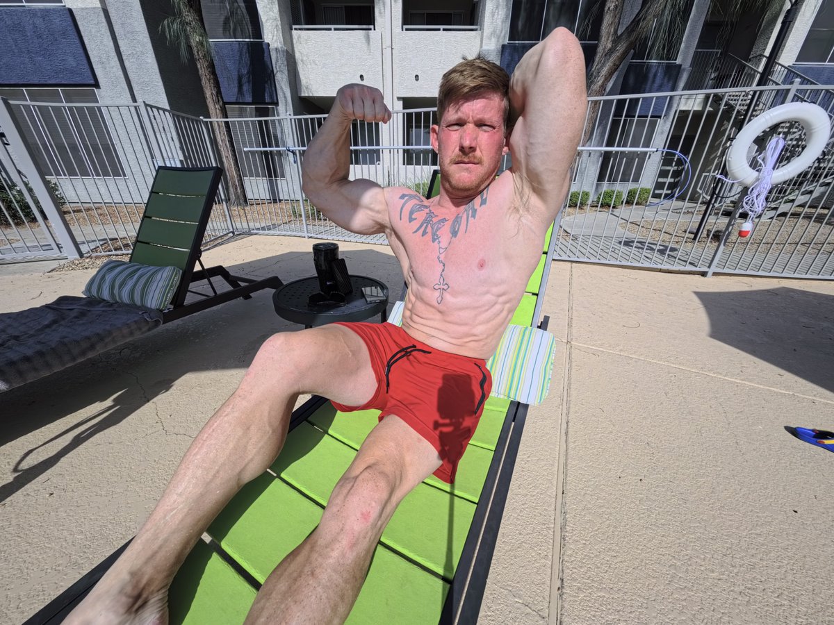 LutherDaddy's tweet image. Chillin Poolside you know i had to hit em with a #flex  #alpha #chaturbate #onlyfans #dom
