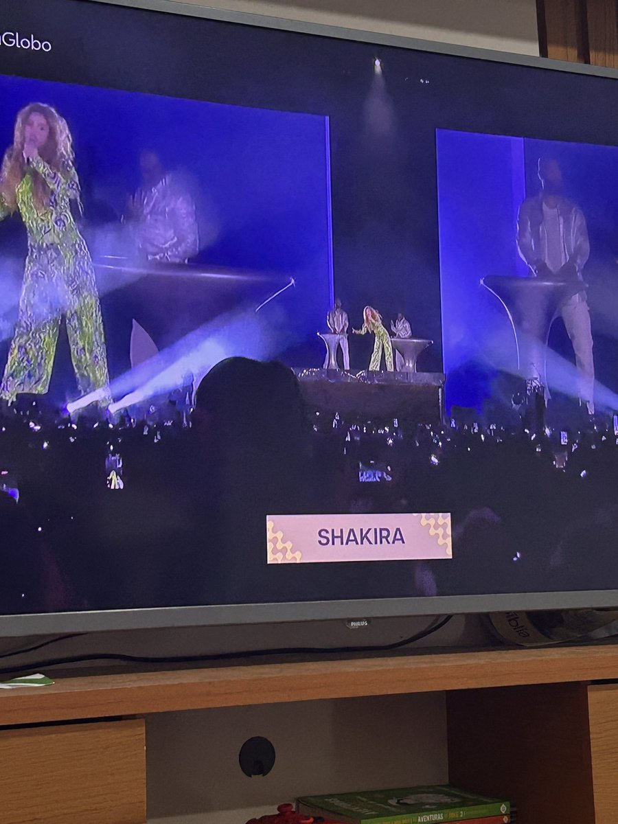 #ShakiraNaGlobo 
Latinaaaa