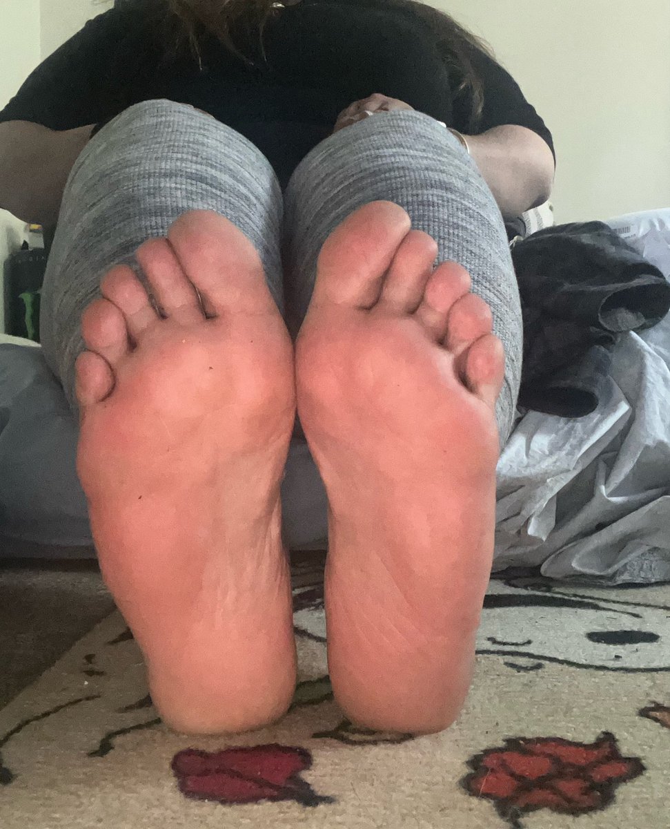 Gothicqueensoles tweet media