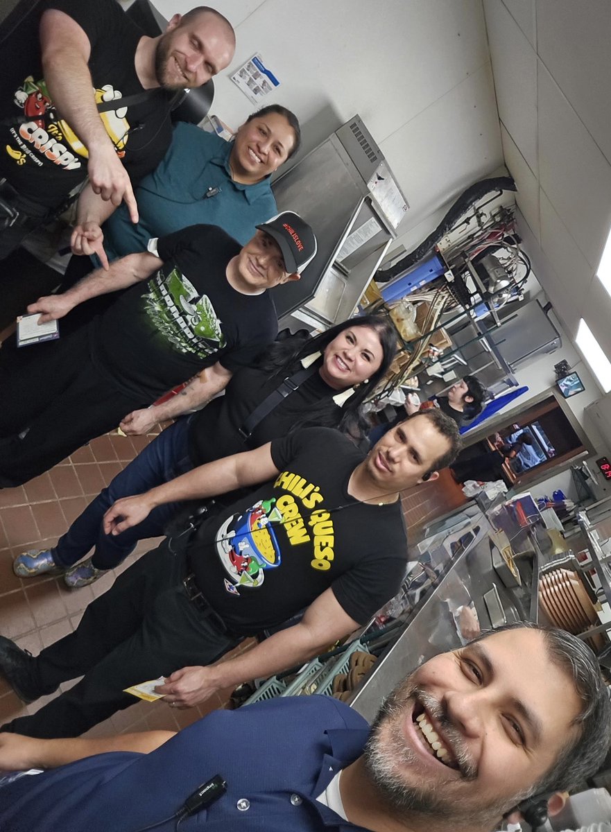 wherry_lisa's tweet image. Great night working with Chili’s Glade team looked crisp and clean! The cooks owning fryside behaviors and our busser keeping the dinning room clean and welcoming! #ChilisLove @ItsBeenBroughtn