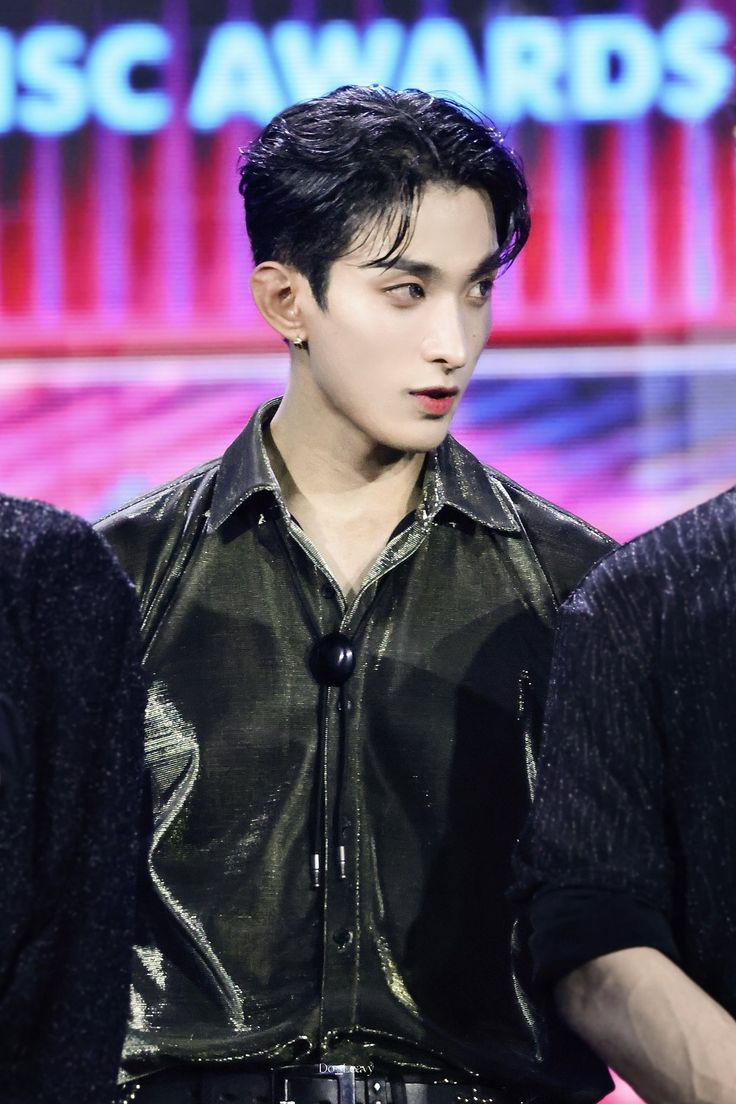 hourly dokyeom tweet media
