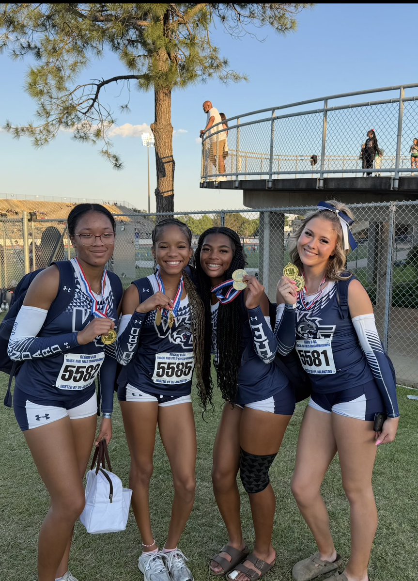 keepupwithcas27's tweet image. For the first time in history, our Varsity girls have swept the 4x200 and 4x100 meter relays at Regionals today! We are #state bound! 🏆🥇