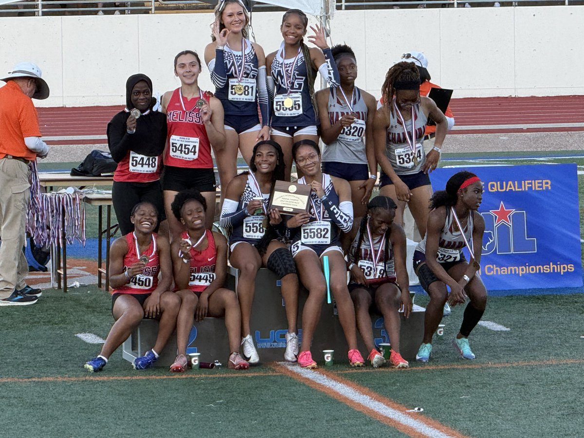 keepupwithcas27's tweet image. For the first time in history, our Varsity girls have swept the 4x200 and 4x100 meter relays at Regionals today! We are #state bound! 🏆🥇
