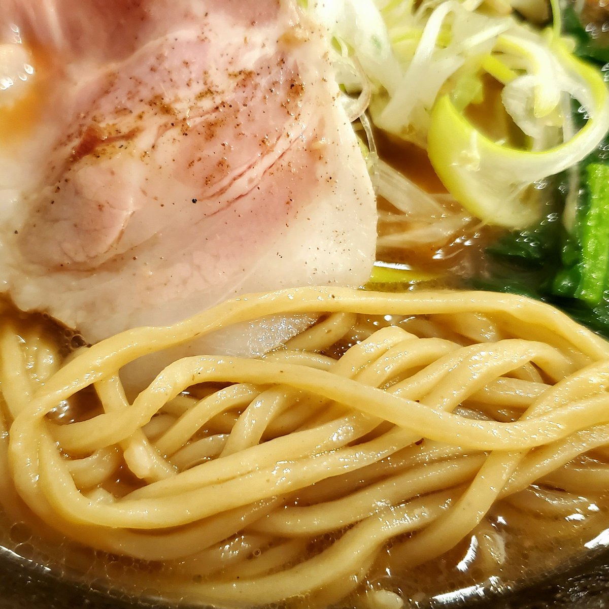 む tweet media