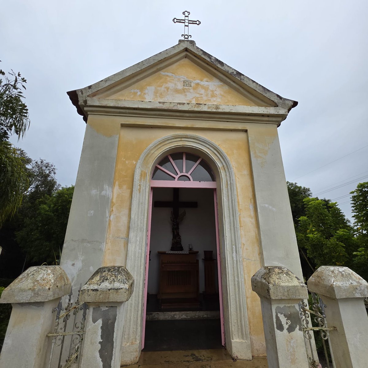 AnaMoretto4's tweet image. #Doors #DailyDoor #SundayYellow #Architecture 

Polish Memorial, Araucária PR, Brazil.
