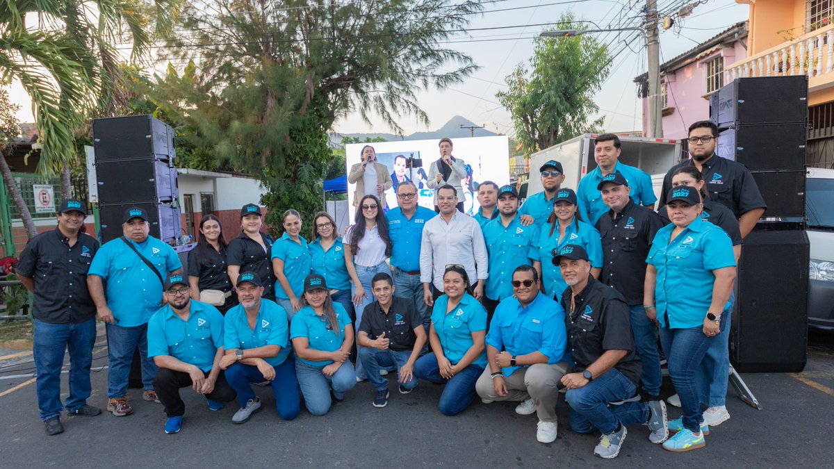 territorio_ni's tweet photo. @edwinnunez @WalterAlemanSV @nayibbukele El compromiso está firme. 💪🏼 Como equipo de Territorio Nuevas Ideas estamos listos para apoyar la #Operacion2027 y vamos más fuerte que nunca a recorrer el territorio. https://t.co/jFSgvlQUPa