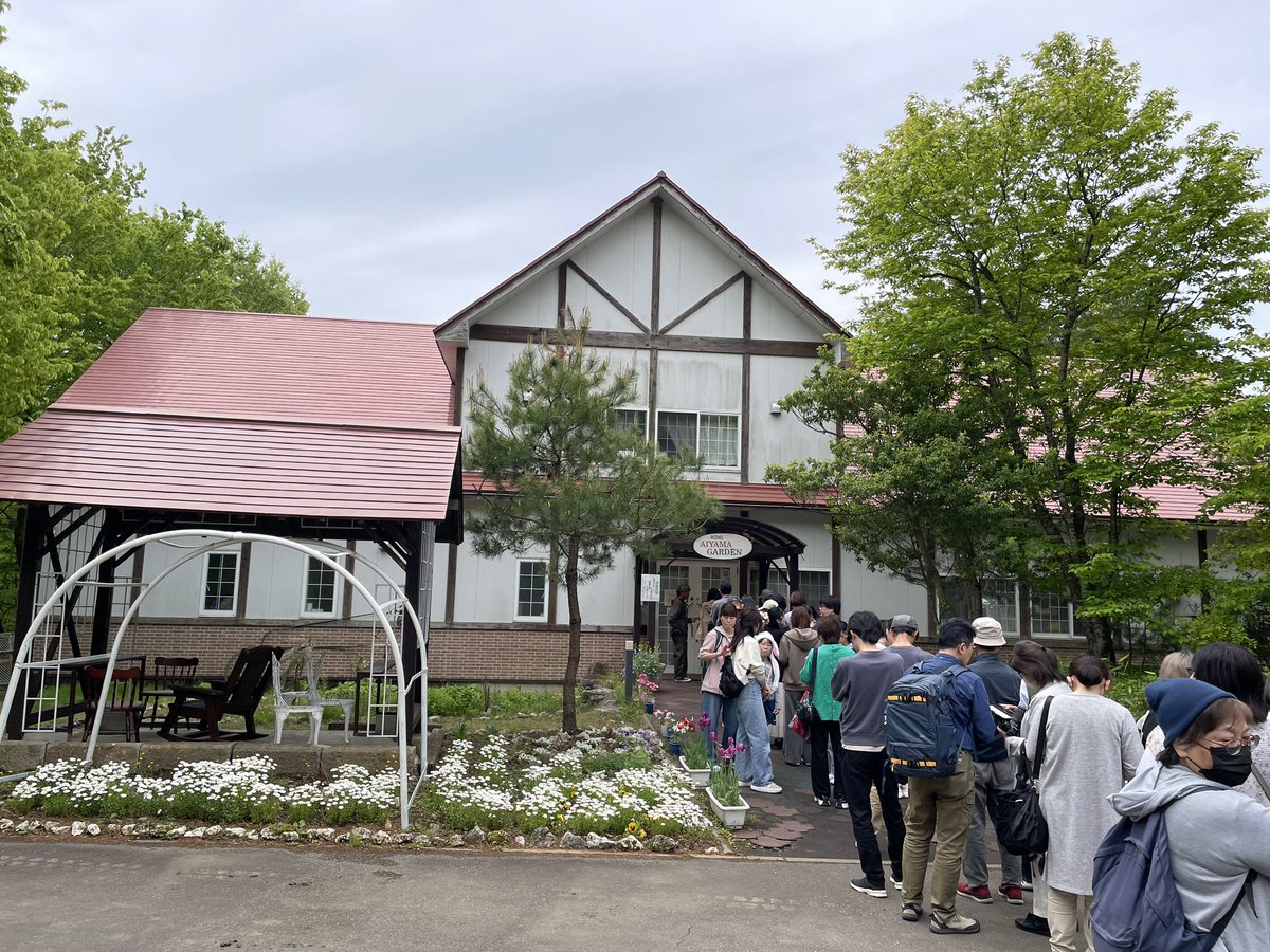 epique7's tweet photo. https://t.co/IYzPbVKrpa
#ネモフィラ #氷見あいやまガーデン #クリームソーダ #ネモフィラブルー #富山湾 #薔薇の時期もイイかも #レジンテーブル https://t.co/CqAs85uZKk