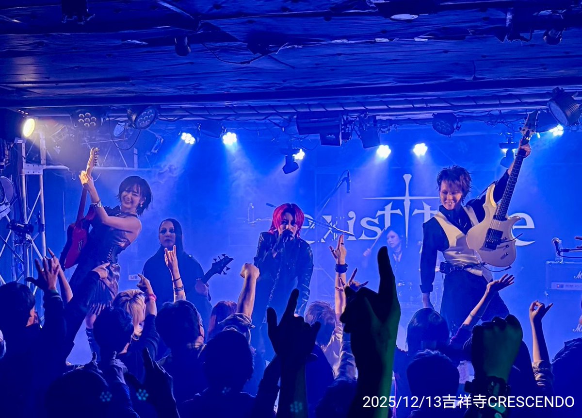 exist†trace tweet media
