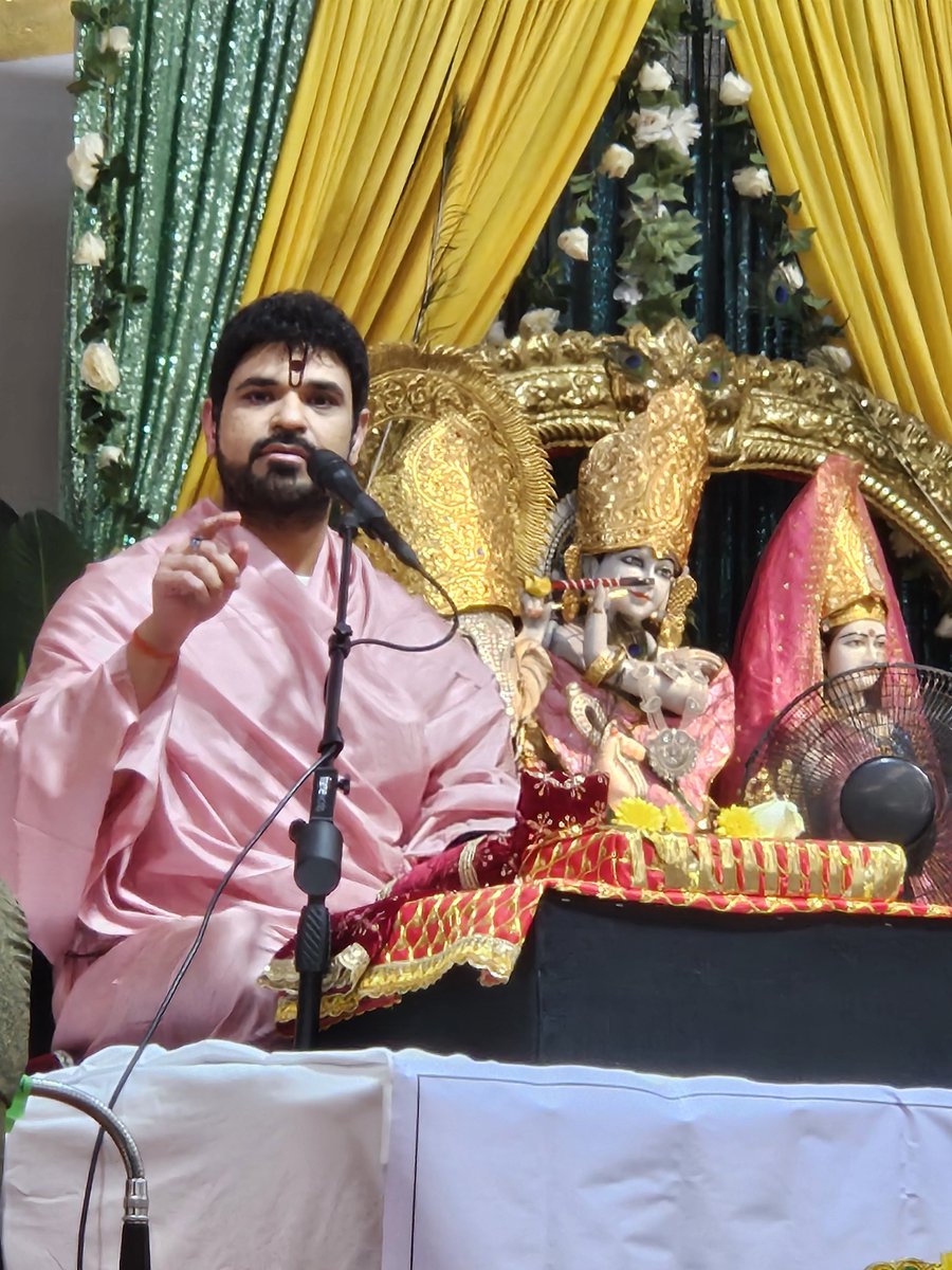 manjul36's tweet photo. @gauravkrishnag Shree Radhe
Banke Bihari Lal ki jai.
Edmonton Katha🙏 https://t.co/q8am9U6C7f