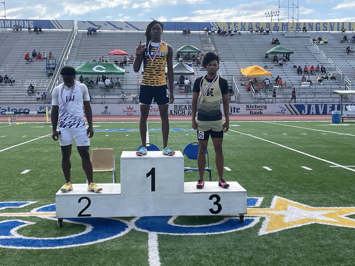 LM_CoogFootball's tweet image. Regional Champion in the 100 and 200! Congrats @theonlyyjp We’re proud of you! Big things happening in Cougarland! @THE_LMHS #cougarpride