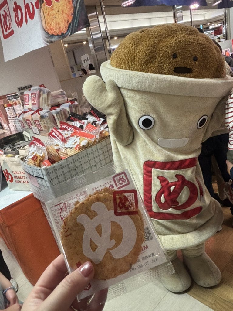 カステラを飾っていたラックになります。 カステラ買ったら後ろにめんべーくん来た